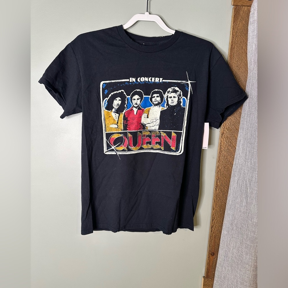 NWT Queen band black Tshirt size small